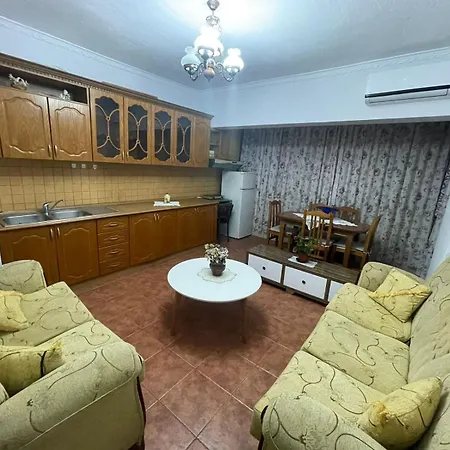 Two Bedroom Τίρανα